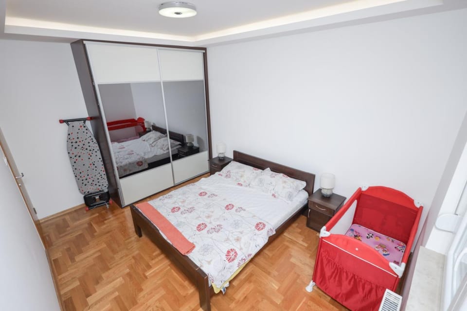 Bed, Photo of the whole room, Bedroom, towels, wardrobe