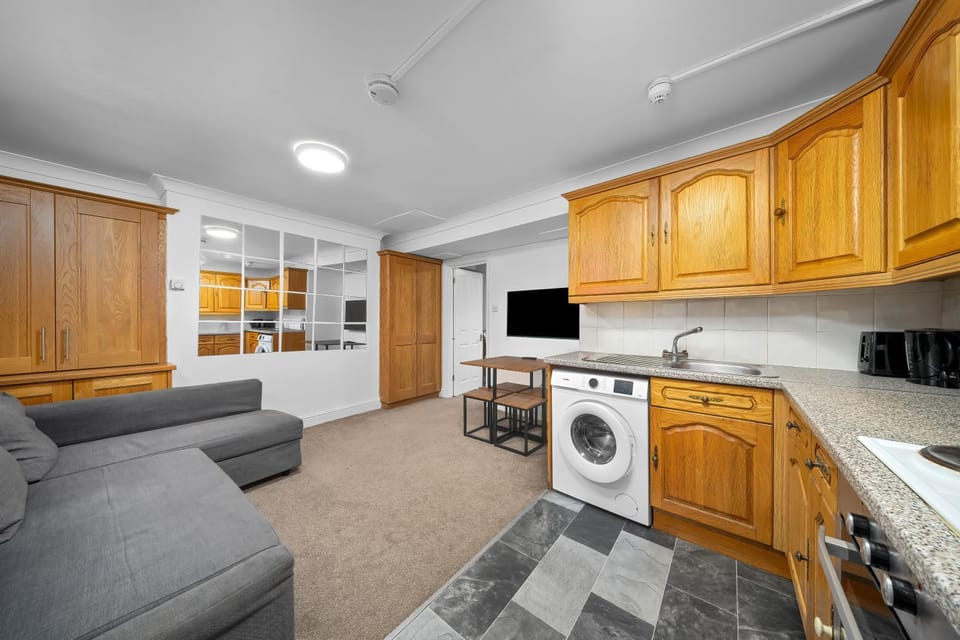 Communal lounge/ TV room, TV and multimedia, Kitchen or kitchenette, Seating area, Dining area, Evening entertainment, minibar, oven, stove, washing machine