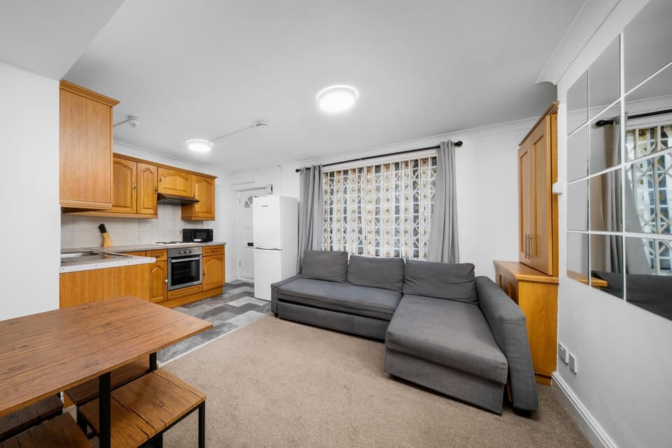 Kitchen or kitchenette, Living room, Dining area, minibar, stove