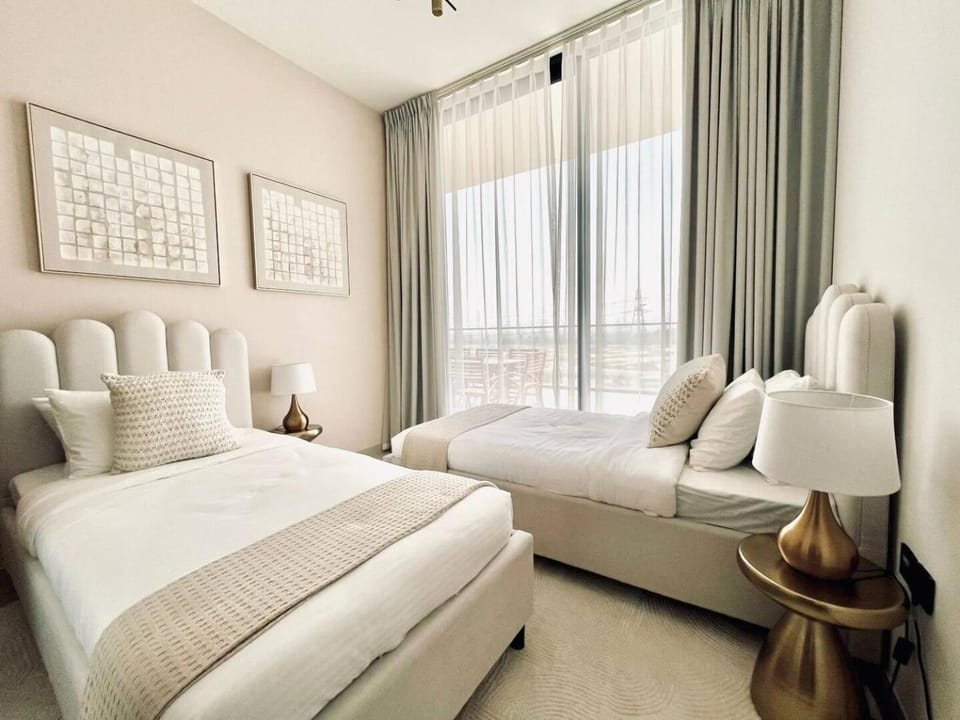 Sun Deck & Sleek Lap Pool Free Gym And Parking! Apartment in Dubai