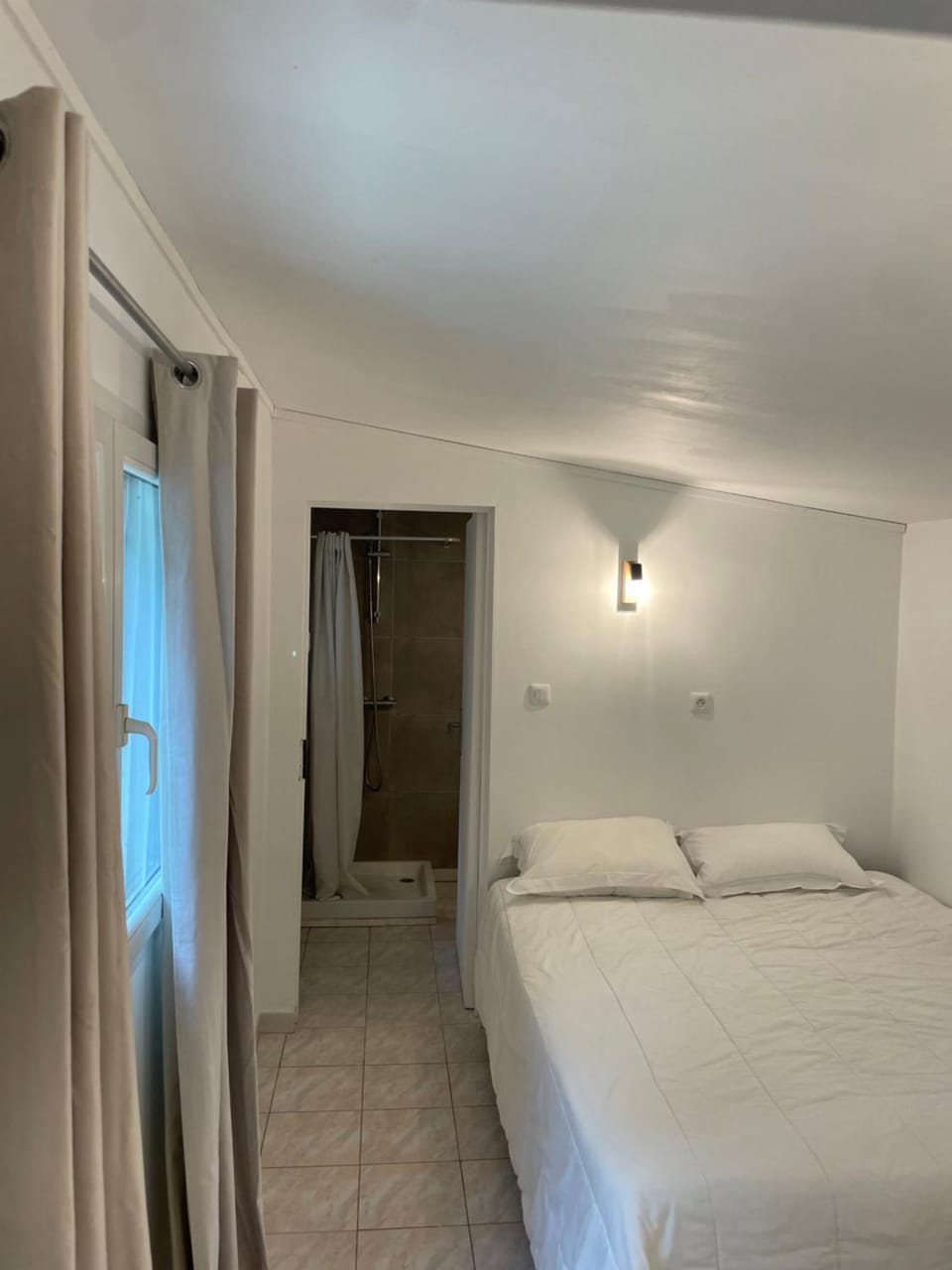 Petite villa T1 Saint Florent Corse sur magnifique terrain arboré 5 minutes des plages et du port de plaisance Villa in Saint-Florent