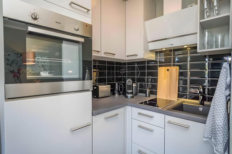 Kitchen or kitchenette, Living room