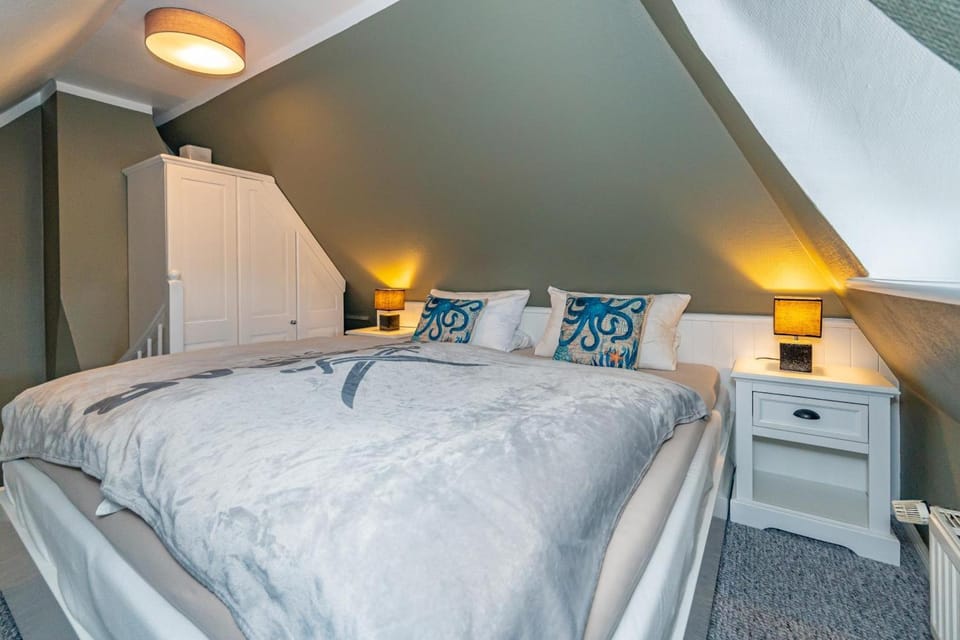 Property building, Living room, Bedroom