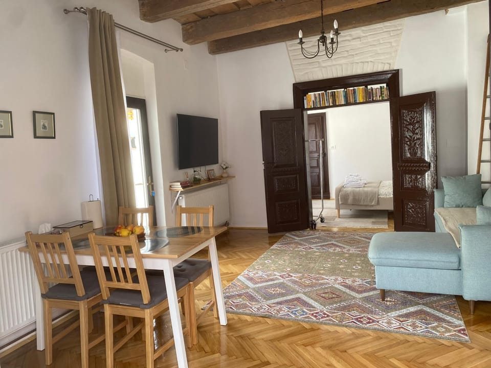 Old Traditional Courtyard House House in Brasov