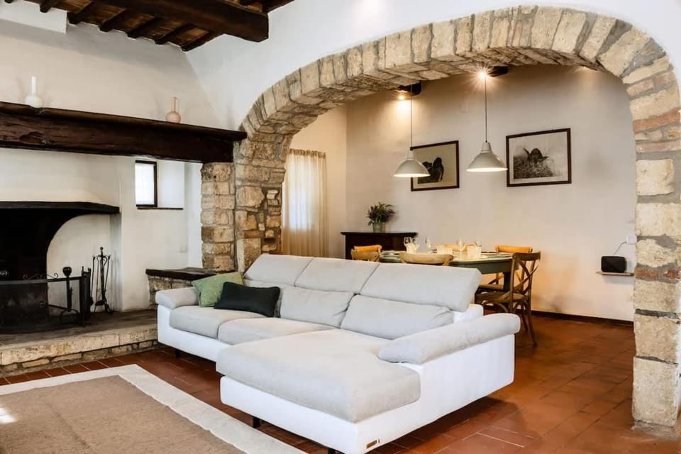 The Secret Garden - Pool, Garden and Parking House in Perugia