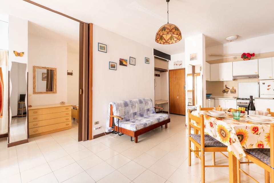 Kitchen or kitchenette, Living room, Dining area, oven, stove