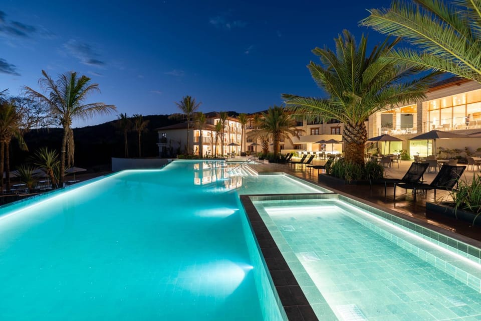 Swimming pool, sunbed