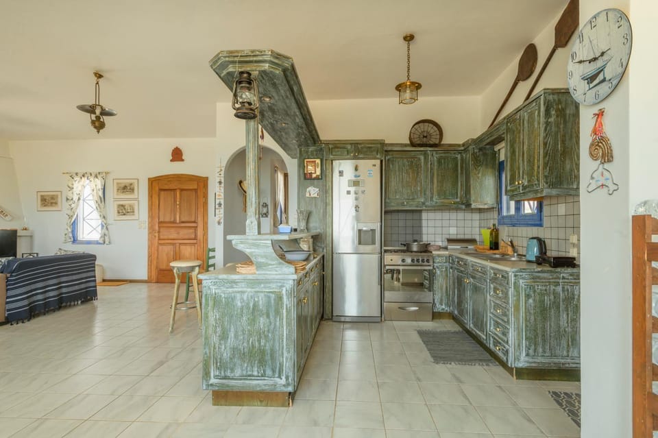 Kitchen or kitchenette, oven, stove