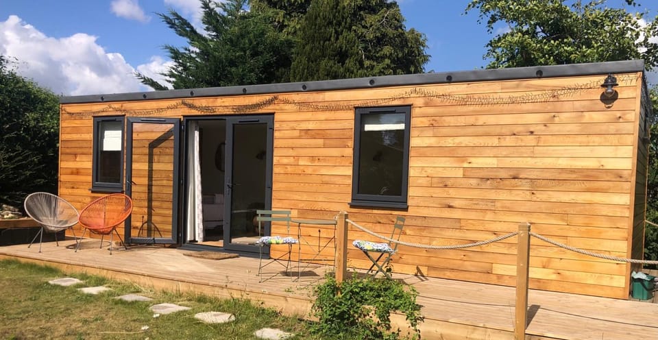 2 Guests - Garden Retreat with Balcony Views House in Bruton