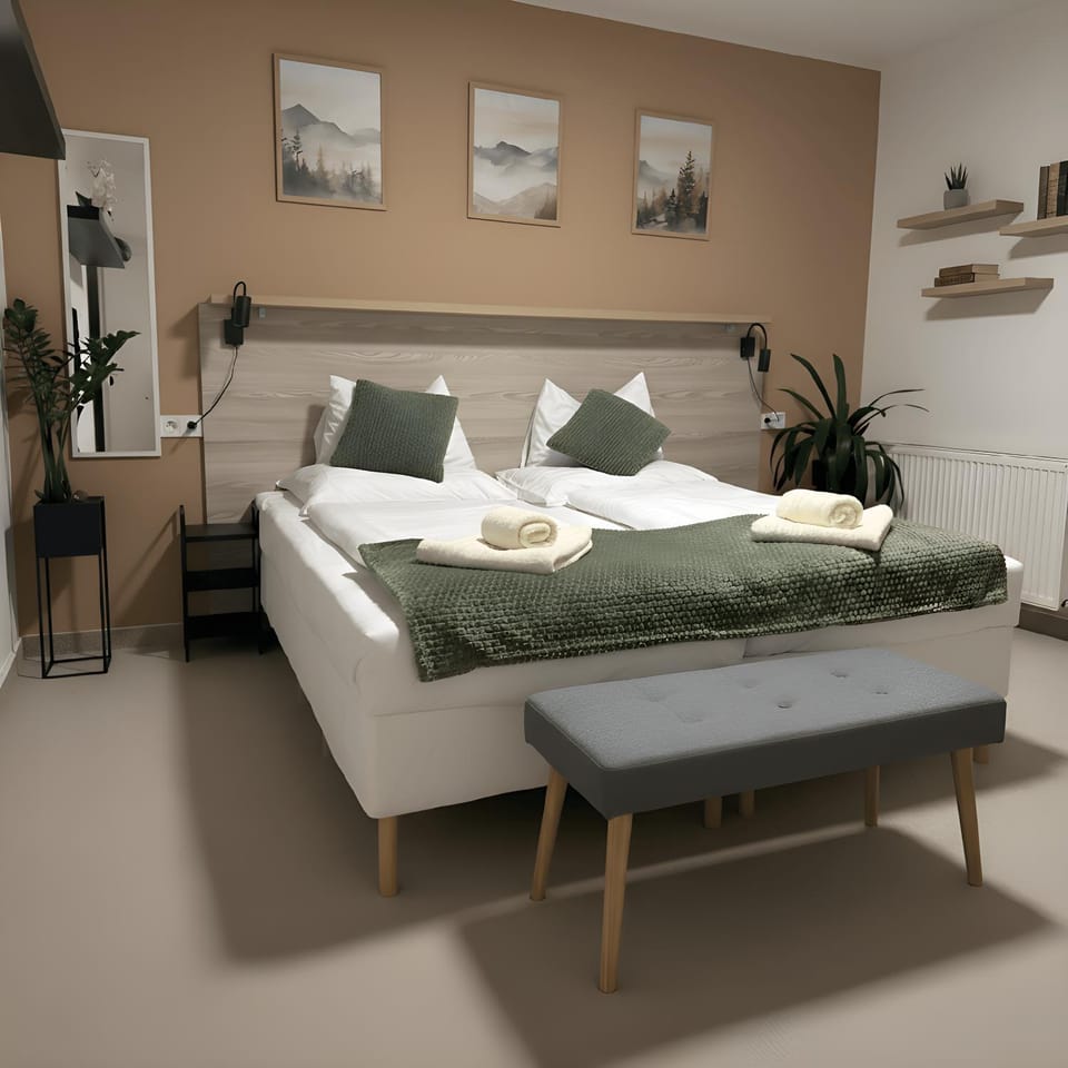 Bed, Photo of the whole room, Bedroom, towels