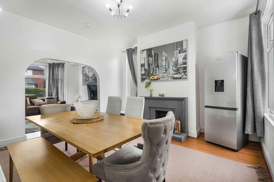 GuestReady - Charming Home in Vibrant Levenshulme Bed and Breakfast in Manchester