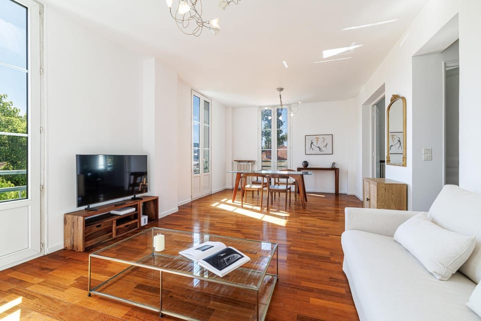 Communal lounge/ TV room, Living room