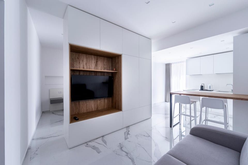 TV and multimedia, Coffee/tea facilities, Balcony/Terrace, Kitchen or kitchenette, Seating area, wardrobe, kitchen, air conditioner