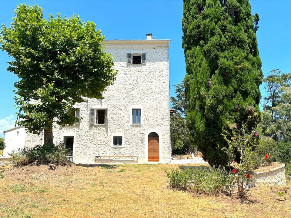 Property building, Spring, Day, Garden, Garden view, Landmark view