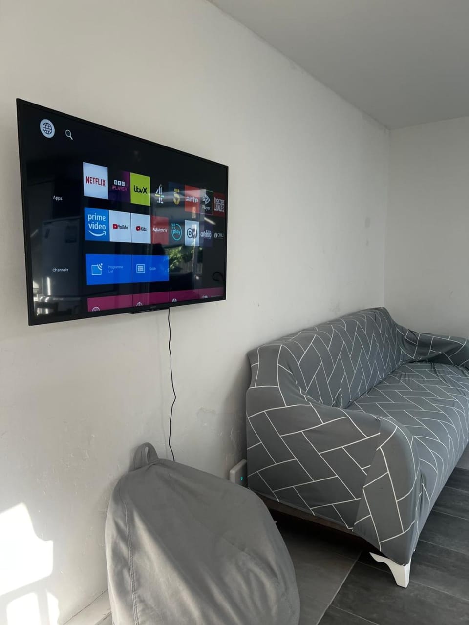 Communal lounge/ TV room