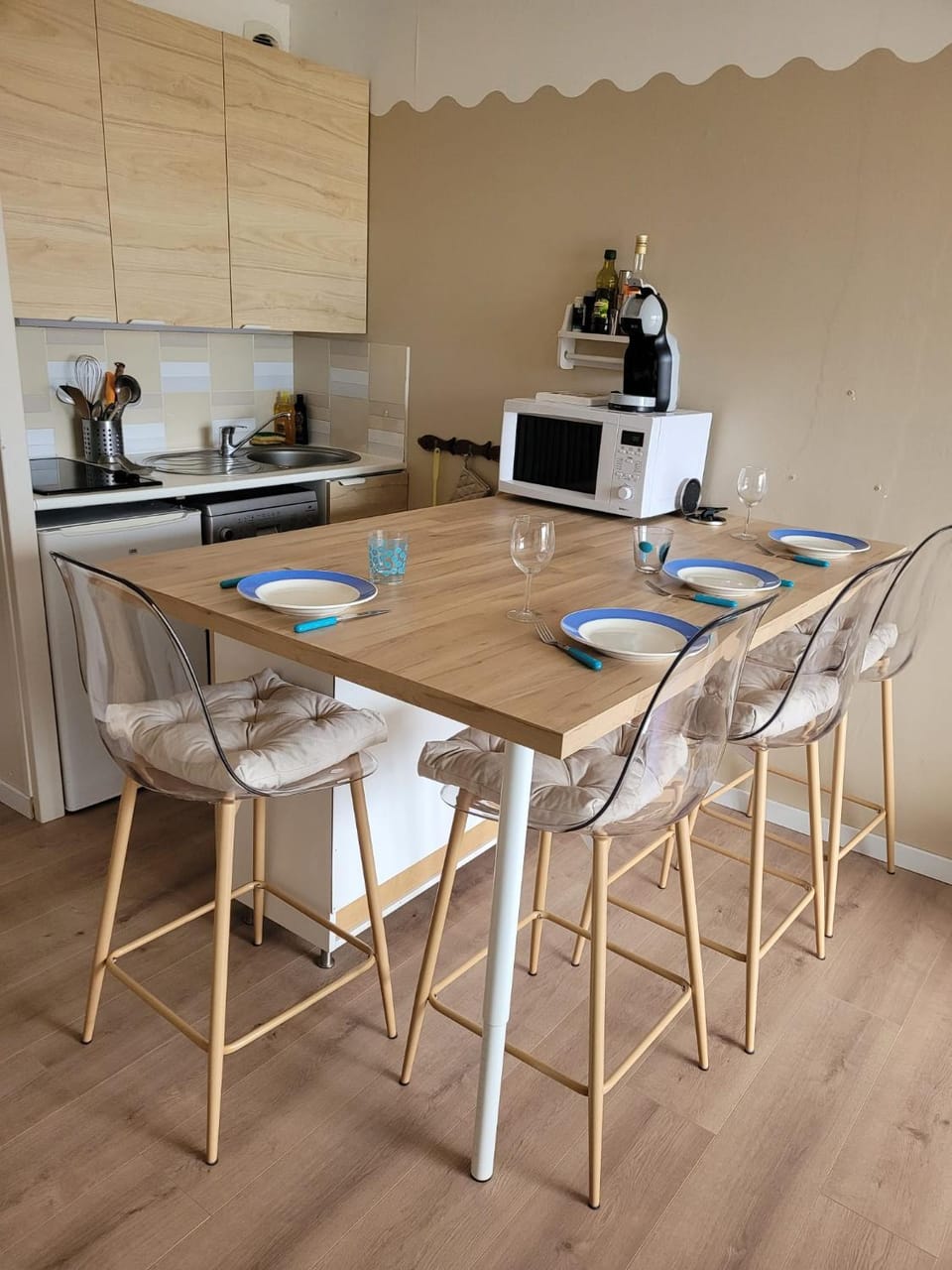 Dining area, kitchen