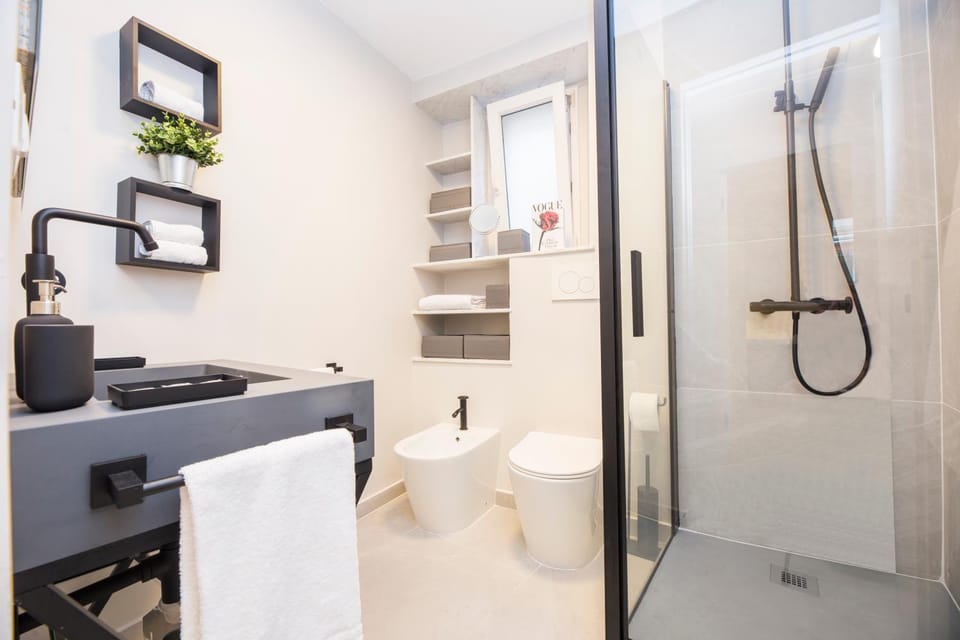 Shower, Toilet, Bathroom, towels