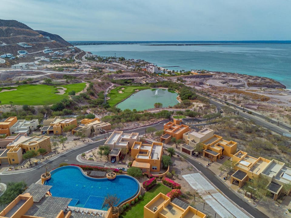 Exclusive 3BR Villa in Puerta Cortés with Jacuzzi, Golf Cart | 18C Villa in Baja California Sur