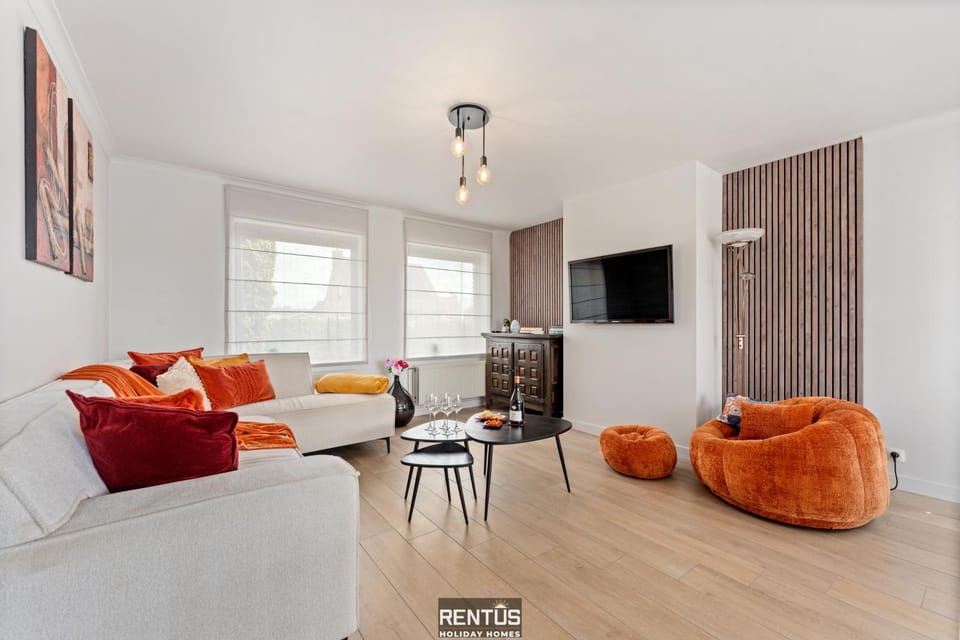 TV and multimedia, Living room, Seating area