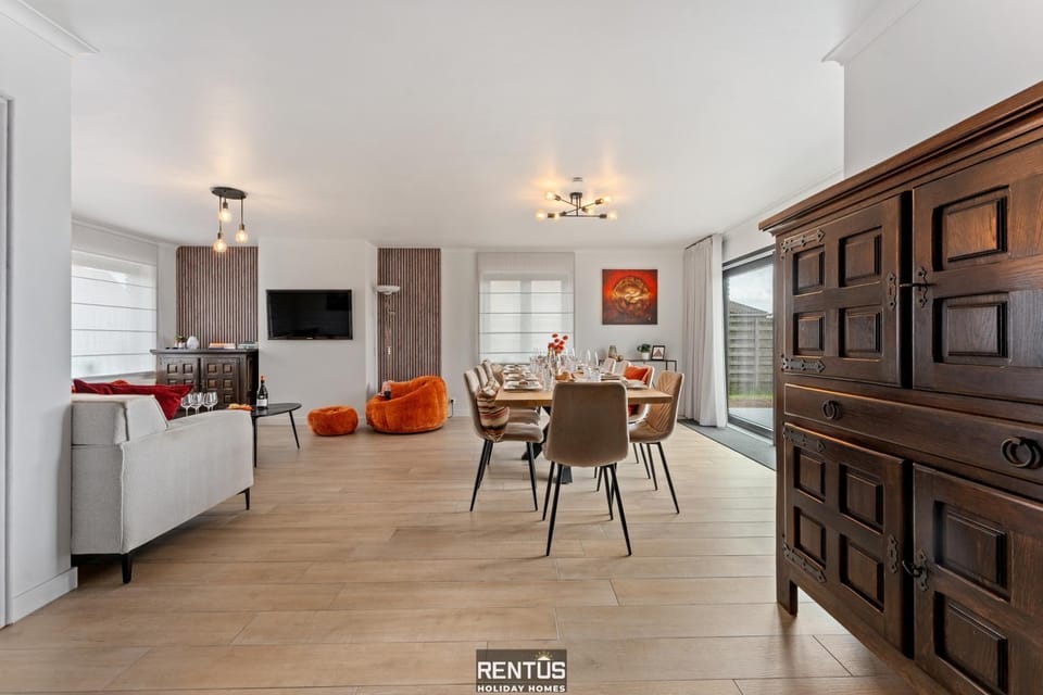 TV and multimedia, Living room, Dining area