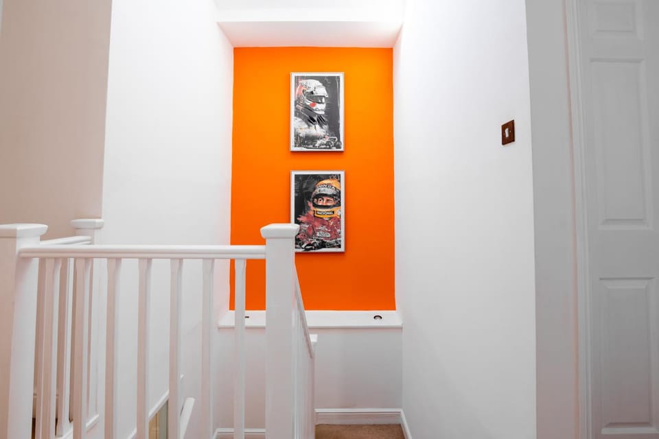 Huge 4 BR, 30s to Tube, 3 Bath & Gym Gear Apartment in London