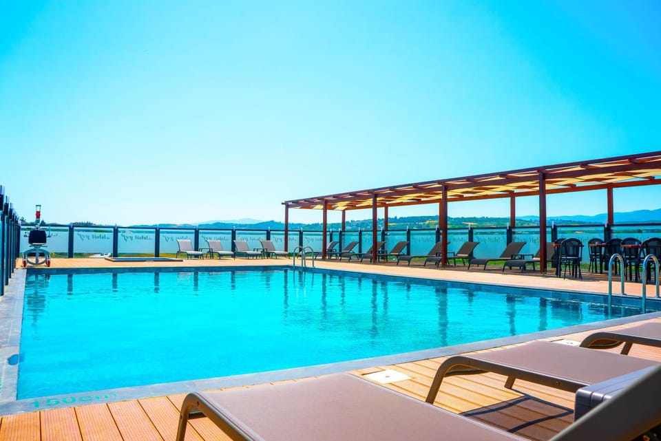 Patio, View (from property/room), Balcony/Terrace, Swimming pool, sunbed