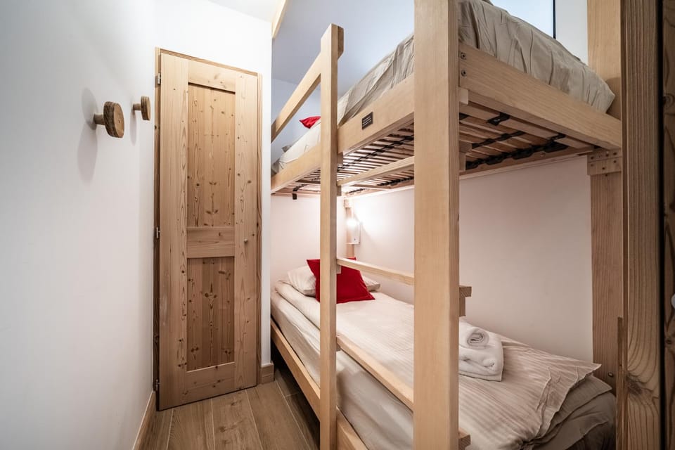 Photo of the whole room, Bedroom, bunk bed