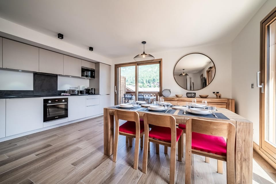 Kitchen or kitchenette, Dining area, dishwasher, oven, stove, toaster
