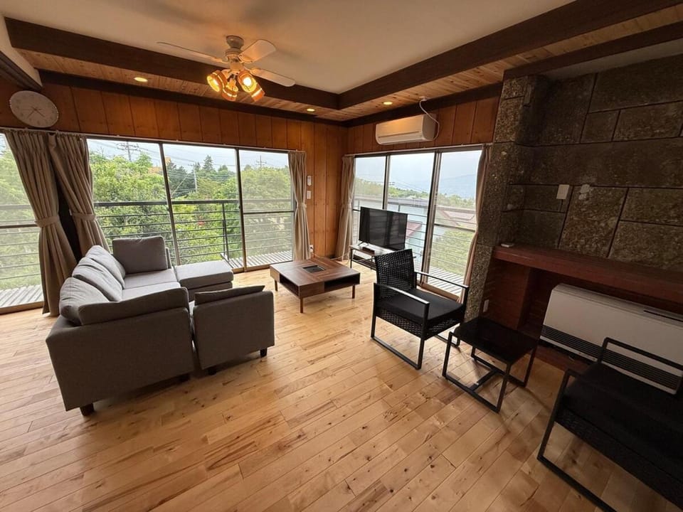 Natural landscape, Balcony/Terrace, Living room, Seating area