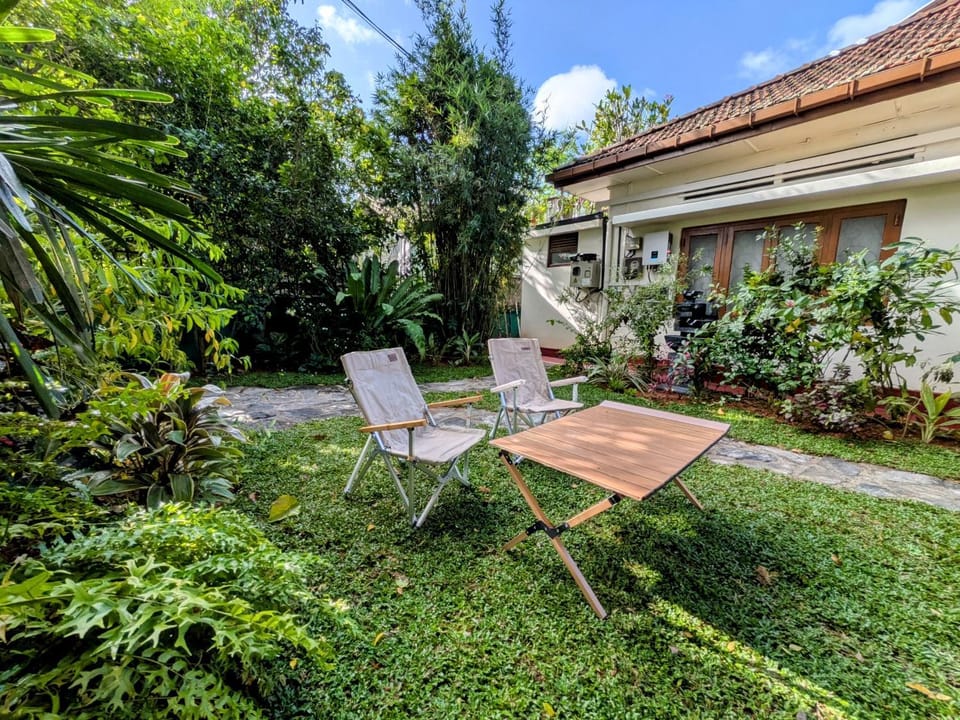 Property building, Day, Garden, Dining area, Garden view