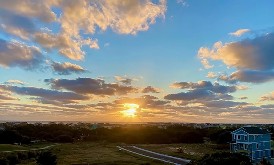 A Pointe Of View Apartment in Corolla