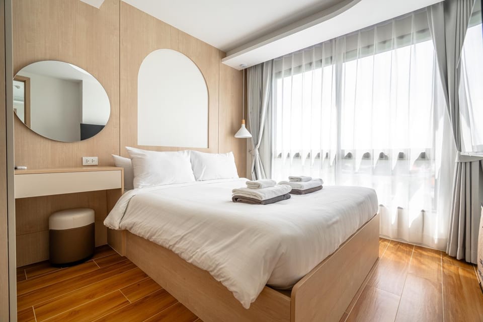 Bed, Other, Bedroom, towels