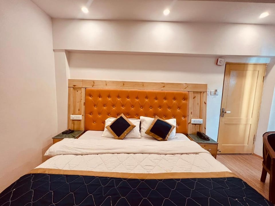 Hotel Manali Castle # Near Mall Road # Parking # Mountain view Rooms Hotel in Manali