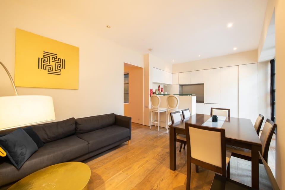 Kitchen or kitchenette, Living room, Seating area, Dining area