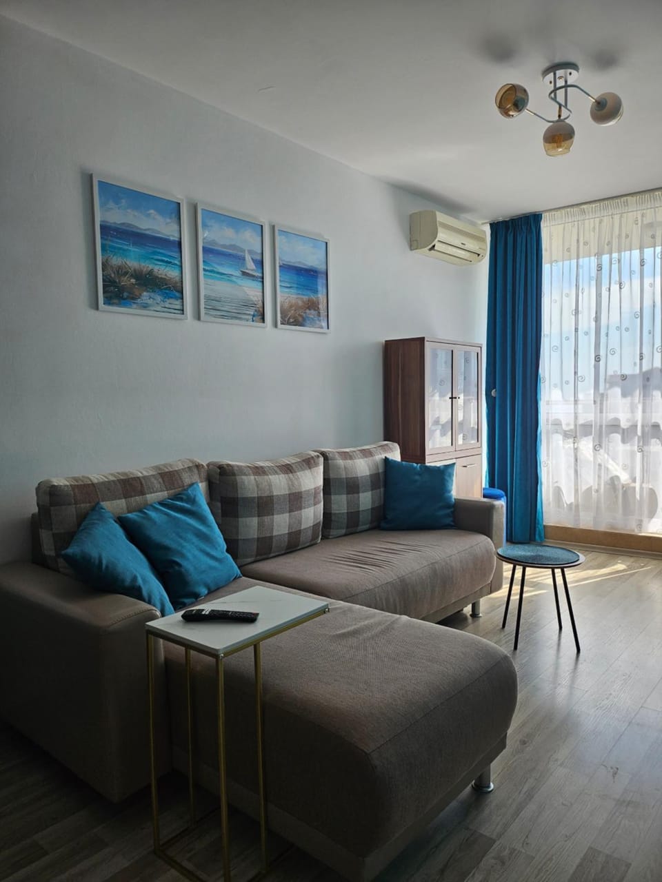 Living room, Seating area, air conditioner