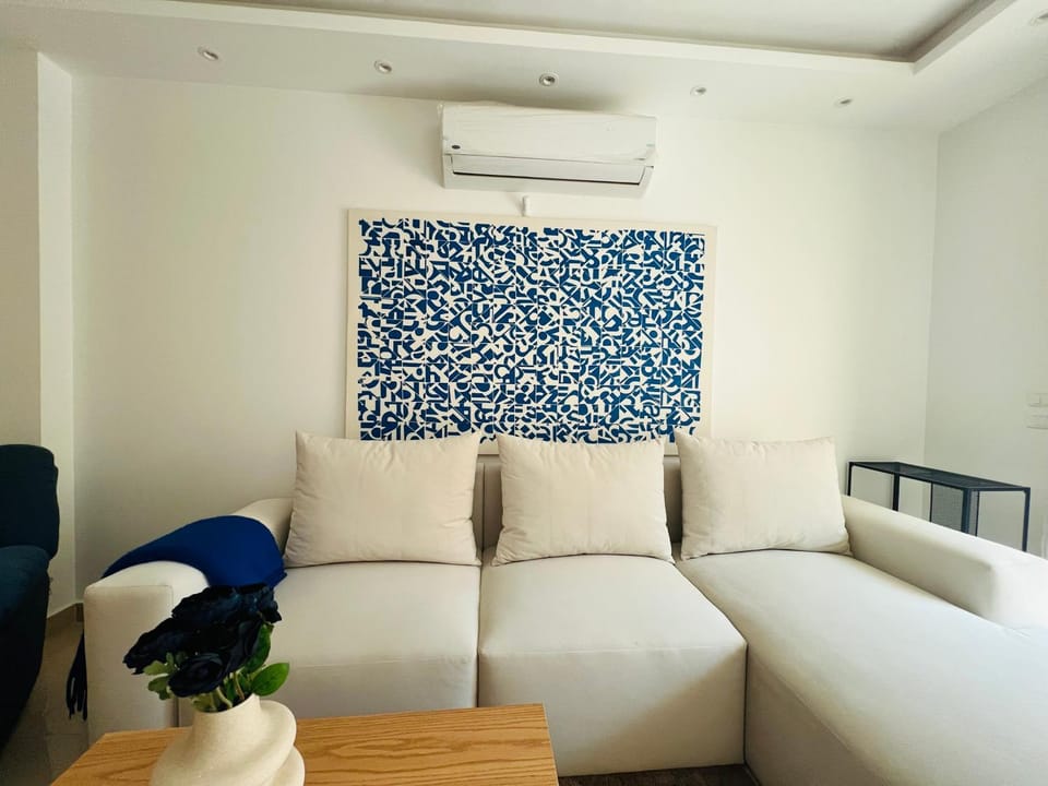Modern Apartment Near AUC Wi-Fi and AC Apartment in New Cairo City