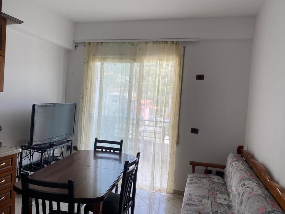 TV and multimedia, Living room, Seating area, Dining area, Evening entertainment