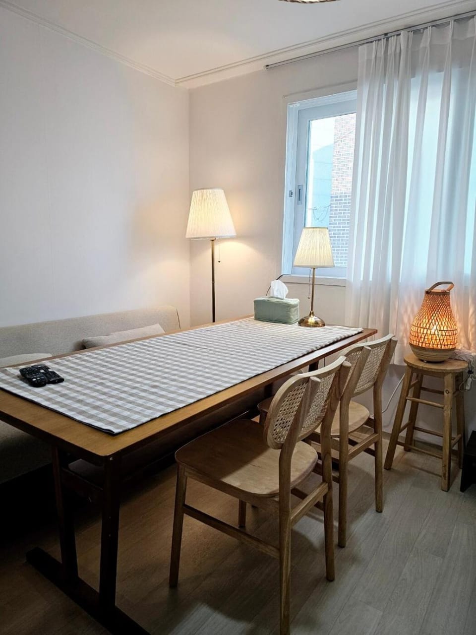 Bed, Dining area, Bedroom
