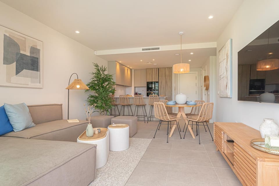 TV and multimedia, Living room, Seating area, Dining area, air conditioner