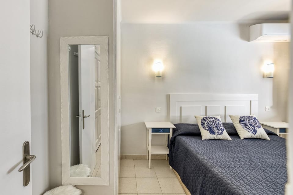 Property building, Living room, Bedroom
