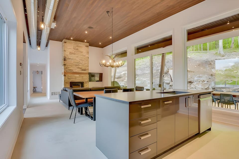 Modern Luxury Chalet Private Jacuzzi House in Mont-Tremblant