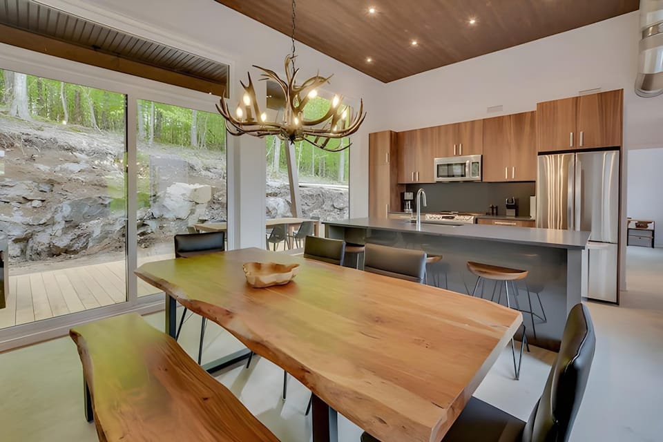 Modern Luxury Chalet Private Jacuzzi House in Mont-Tremblant