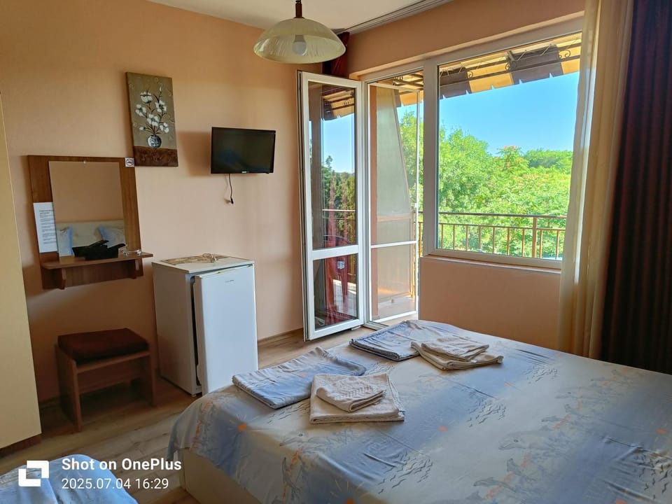Bed, TV and multimedia, Photo of the whole room, Bedroom, minibar