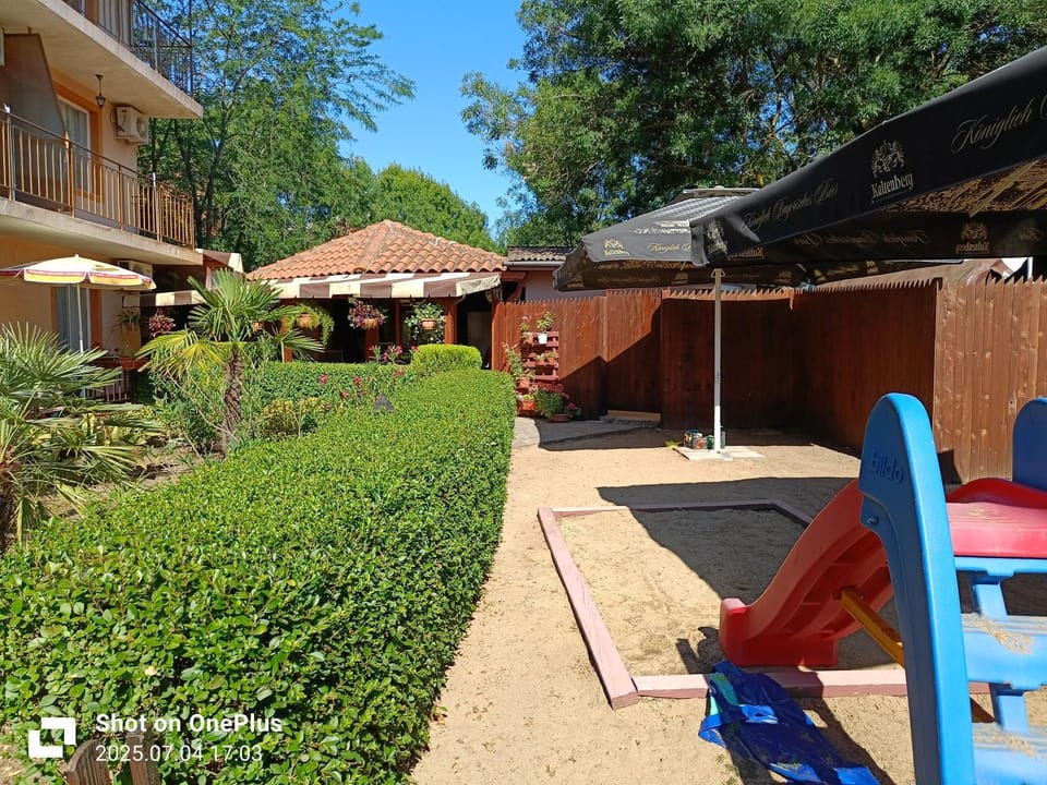 Patio, Day, Garden, Garden view