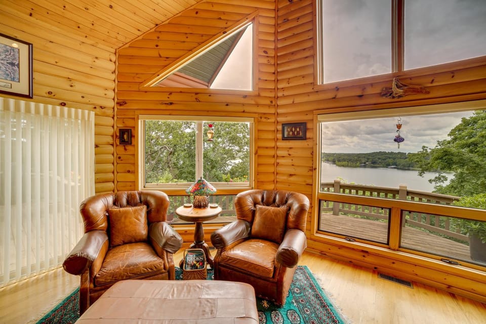 Decks and Views Spacious Cabin Near Table Rock Lake Cabin in Shell Knob