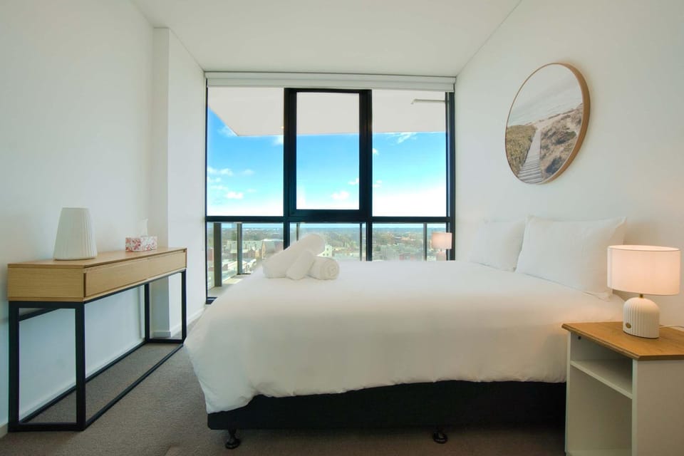 Luxe CBD Retreat- 2BR Apt w Pool Gym Steam&Sauna Apartment in Adelaide