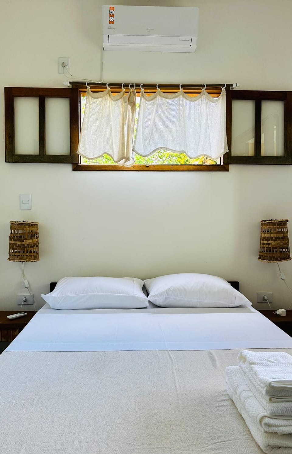 Bed, air conditioner