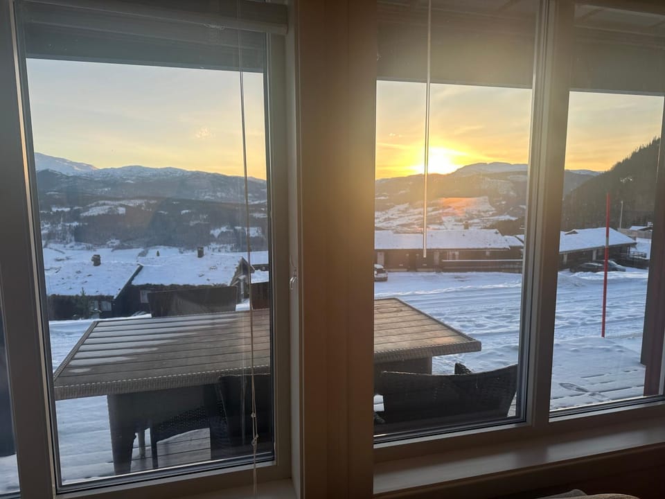 Natural landscape, Winter, Dining area, Lake view, Mountain view, River view, Sunrise, Sunset