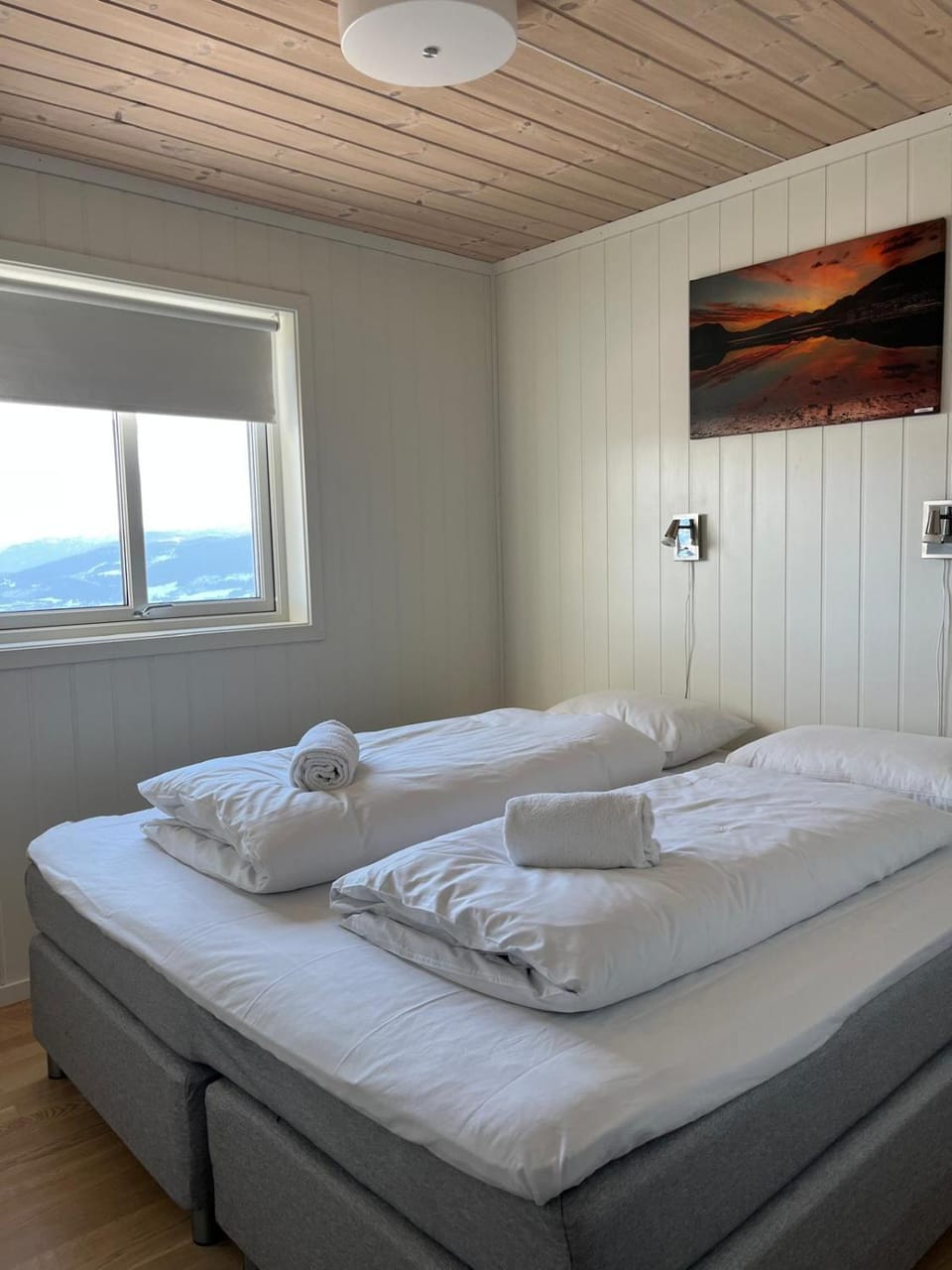 Bed, Natural landscape, Photo of the whole room, Bedroom, towels