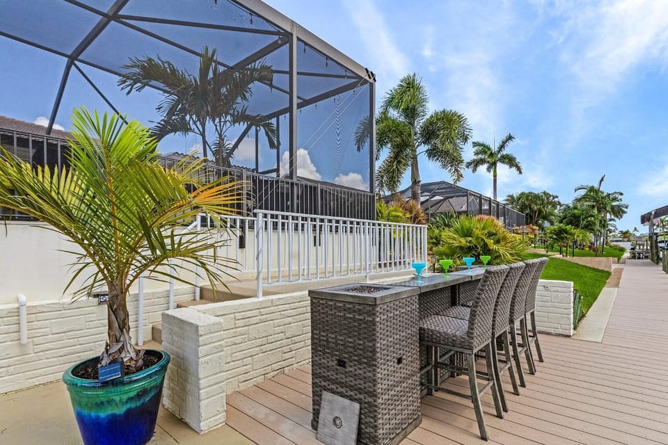 Coastal Elegance and Relaxation Await, Villa Seas the Day House in Cape Coral